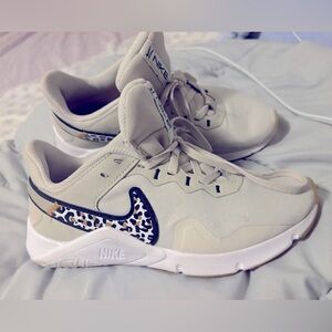 Nike Legend Essential 2 Premium Women’s Shoes